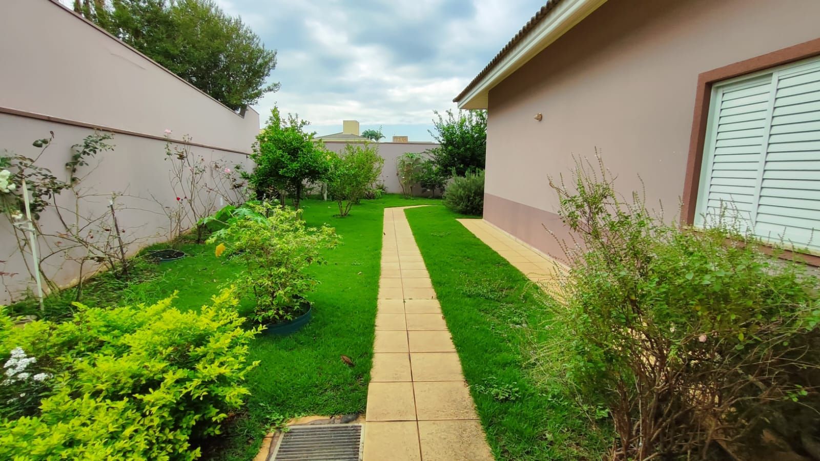 Casa de condomínio à venda no Condomínio Jardim Theodora: