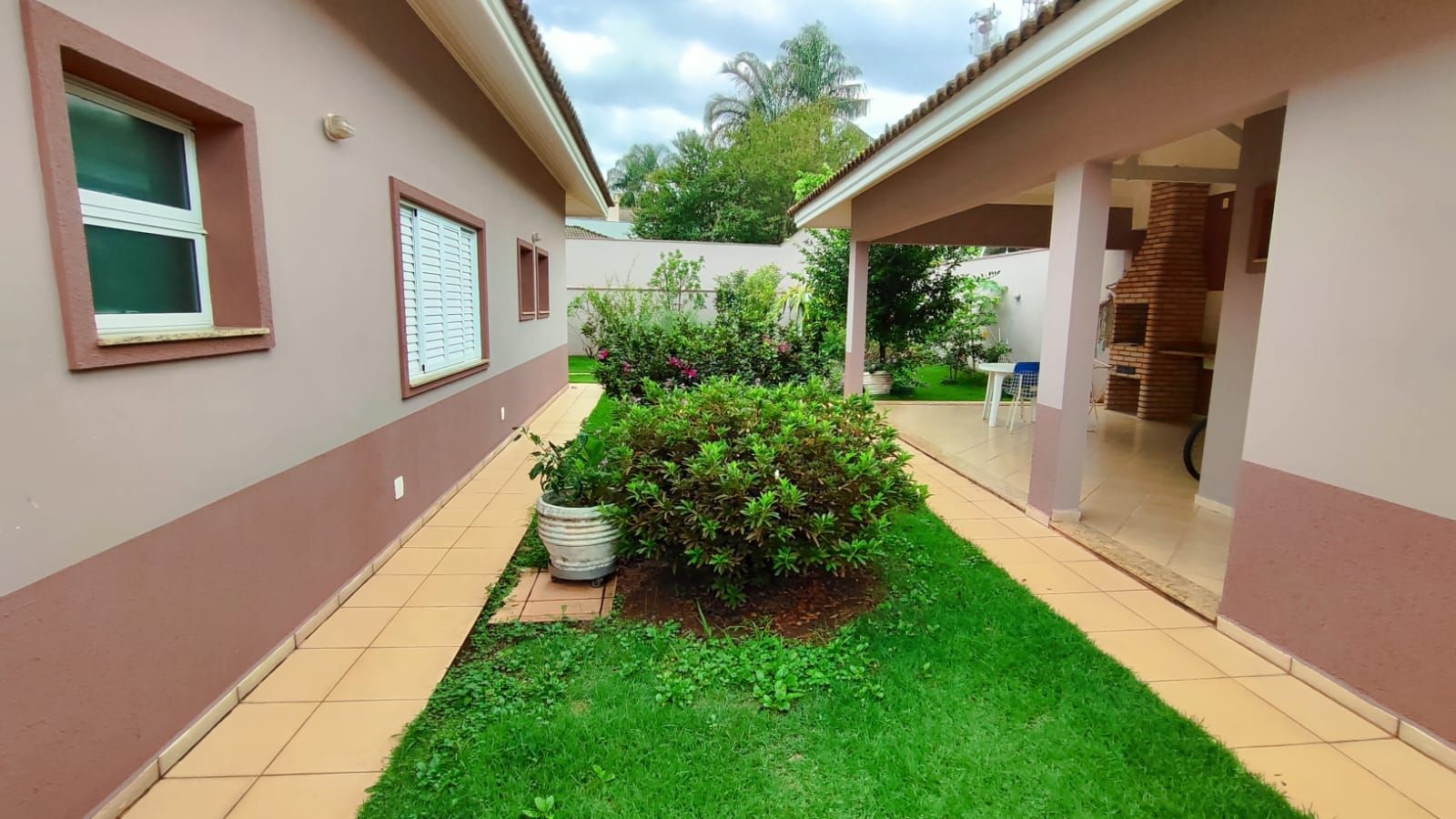 Casa de condomínio à venda no Condomínio Jardim Theodora: