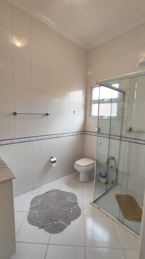 Casa de condomínio à venda no Condomínio Jardim Theodora: