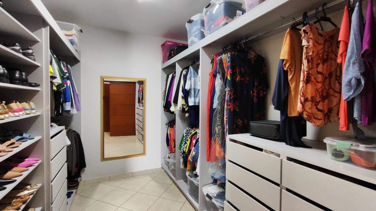 Casa de condomínio à venda no Condomínio Jardim Theodora: