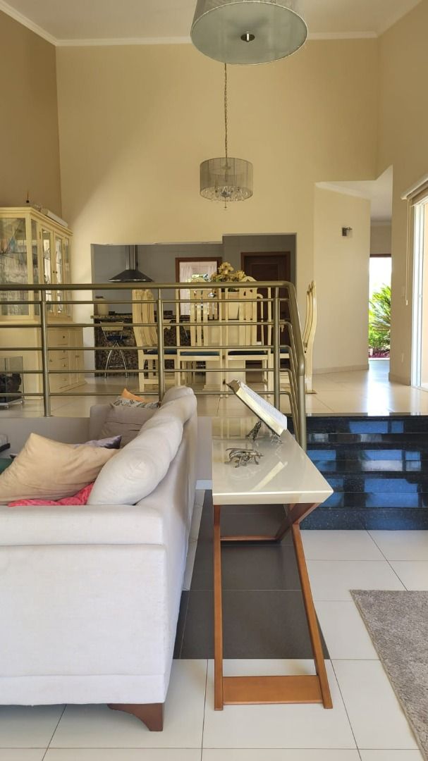 Casa de condomínio à venda no Condomínio Monte Belo: