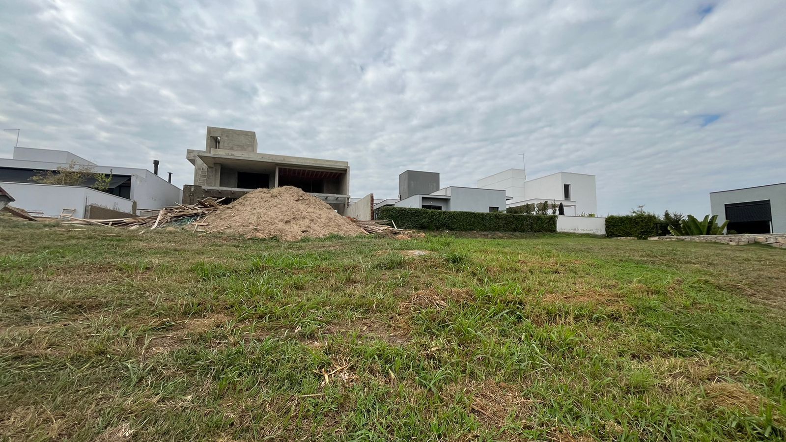 Terreno de Condomínio à venda no Condomínio Villas do Golfe: