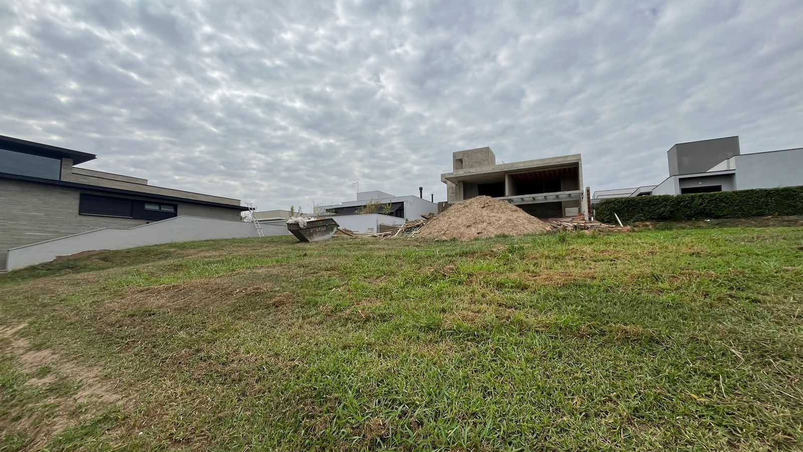 Terreno de Condomínio à venda no Condomínio Villas do Golfe:
