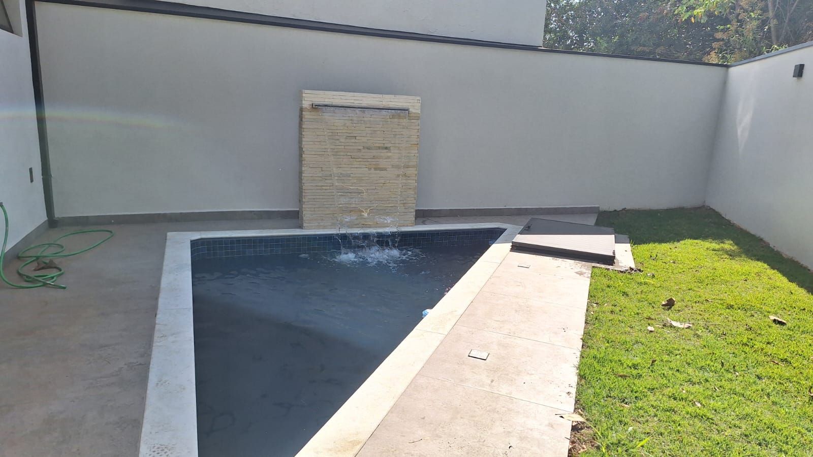 Casa de condomínio à venda no Jardim Guarujá: