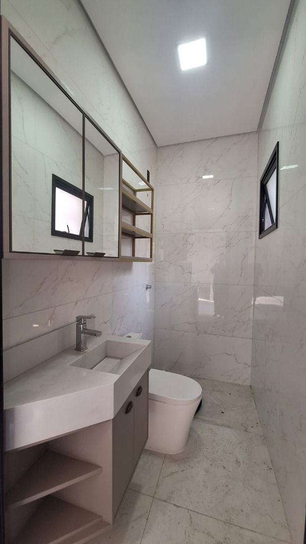 Casa de condomínio à venda no Jardim Guarujá: