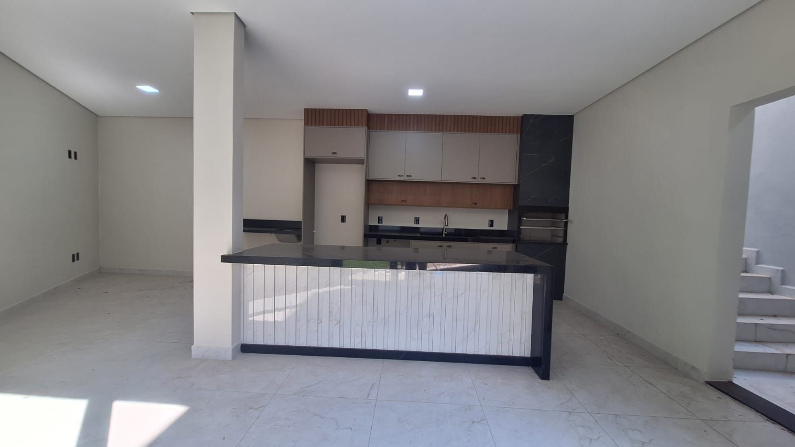 Casa de condomínio à venda no Jardim Guarujá: