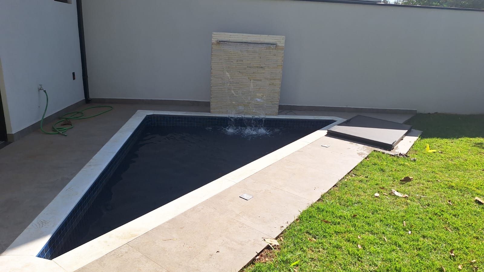 Casa de condomínio à venda no Jardim Guarujá: