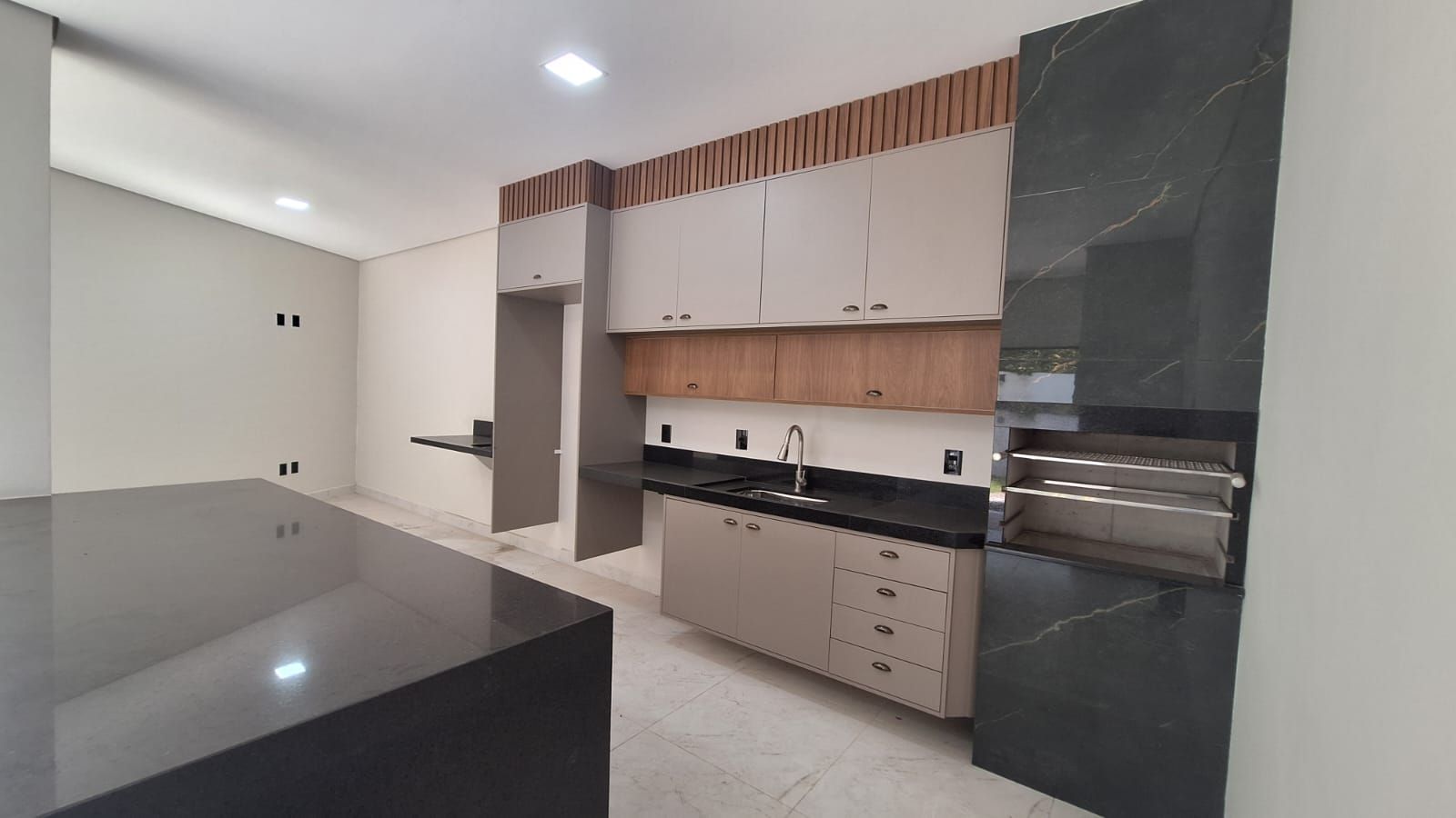 Casa de condomínio à venda no Jardim Guarujá: