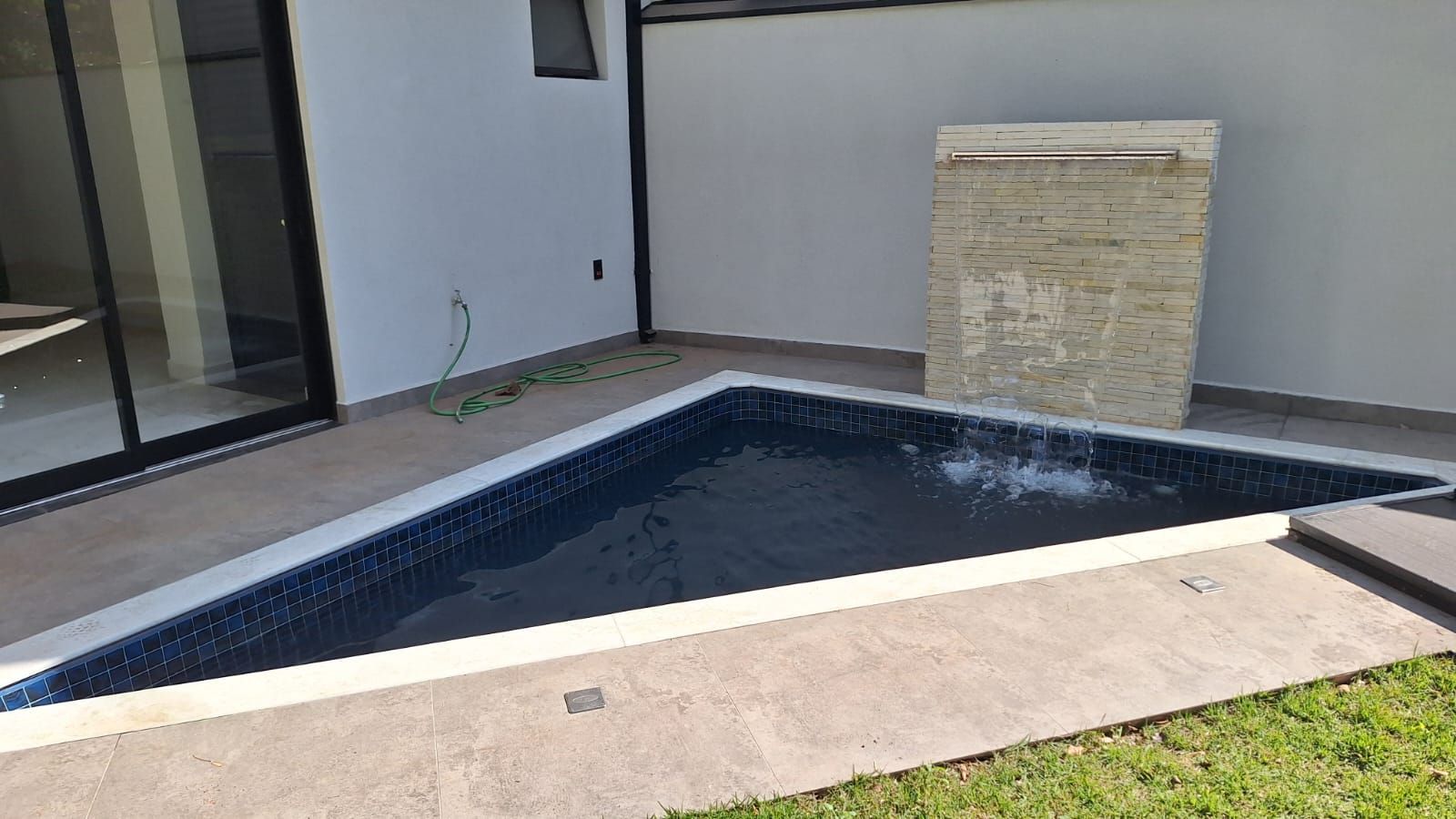 Casa de condomínio à venda no Jardim Guarujá: