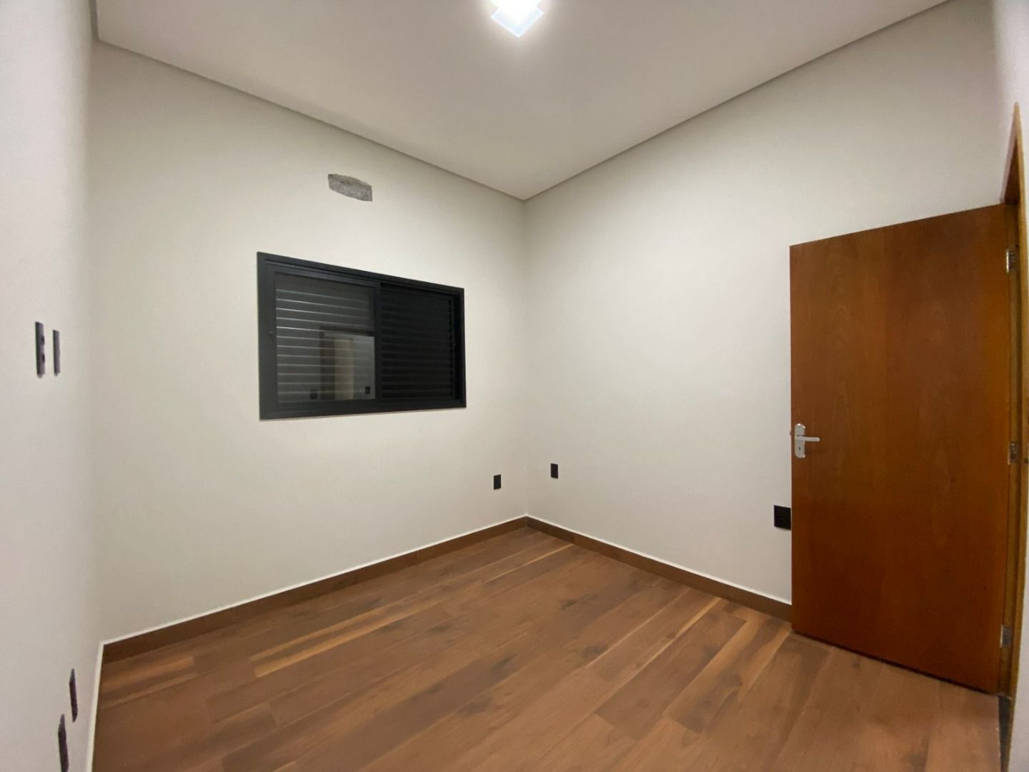 Casa de condomínio à venda no Jardim Guarujá: