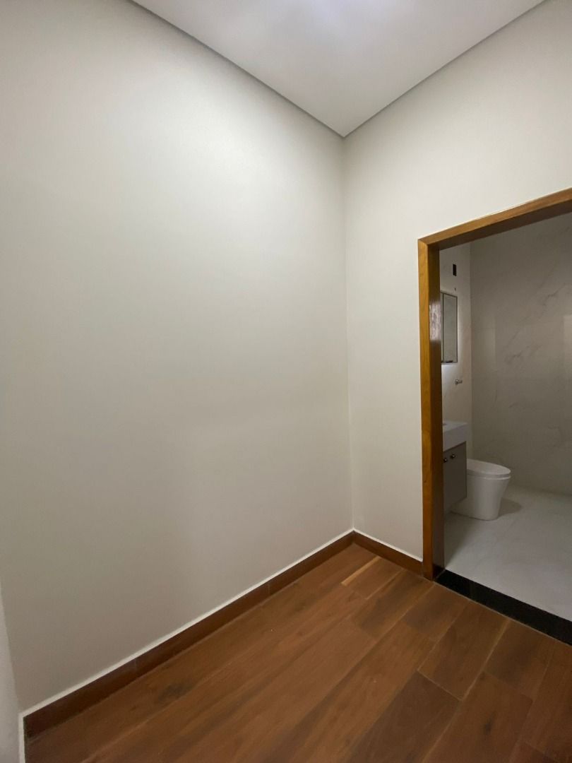 Casa de condomínio à venda no Jardim Guarujá: