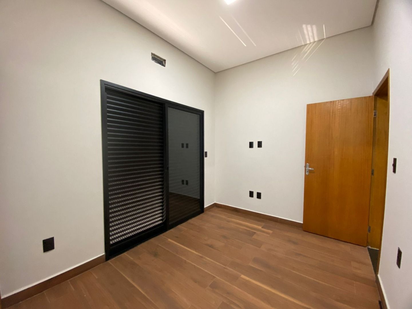 Casa de condomínio à venda no Jardim Guarujá: