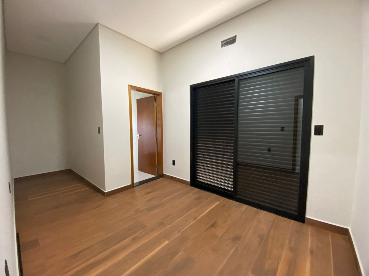 Casa de condomínio à venda no Jardim Guarujá: