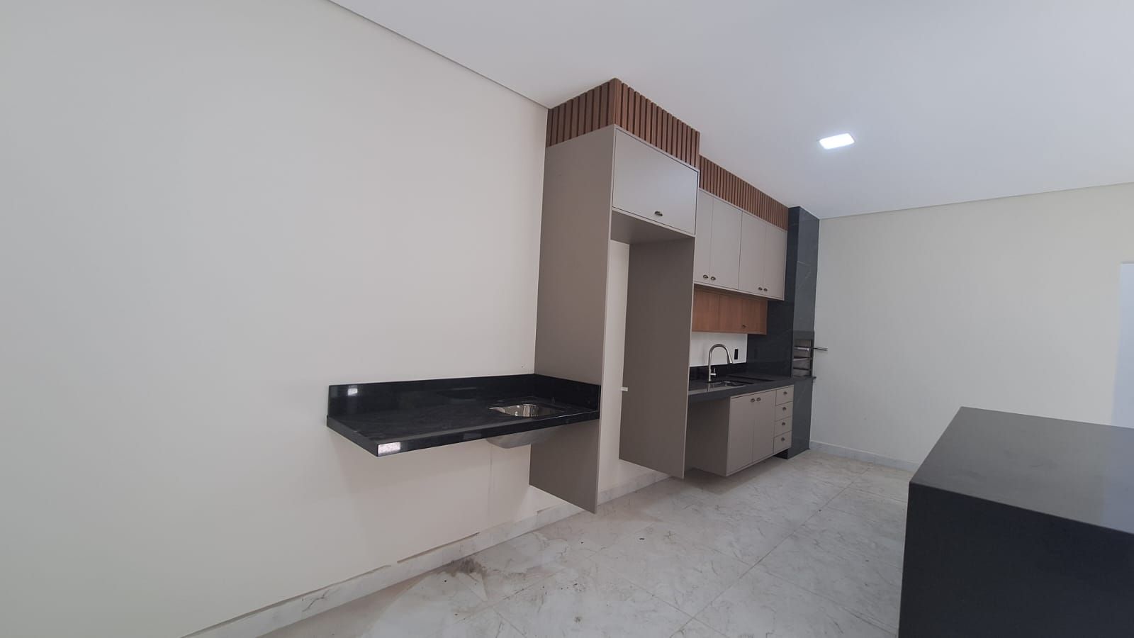 Casa de condomínio à venda no Jardim Guarujá: