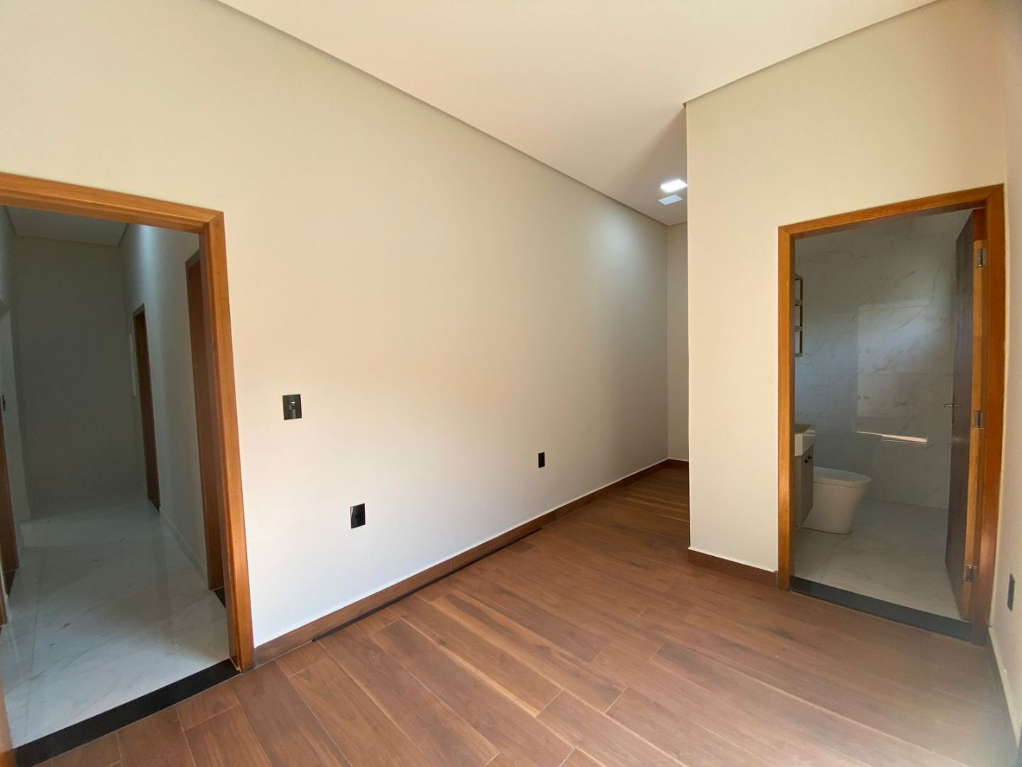 Casa de condomínio à venda no Jardim Guarujá: