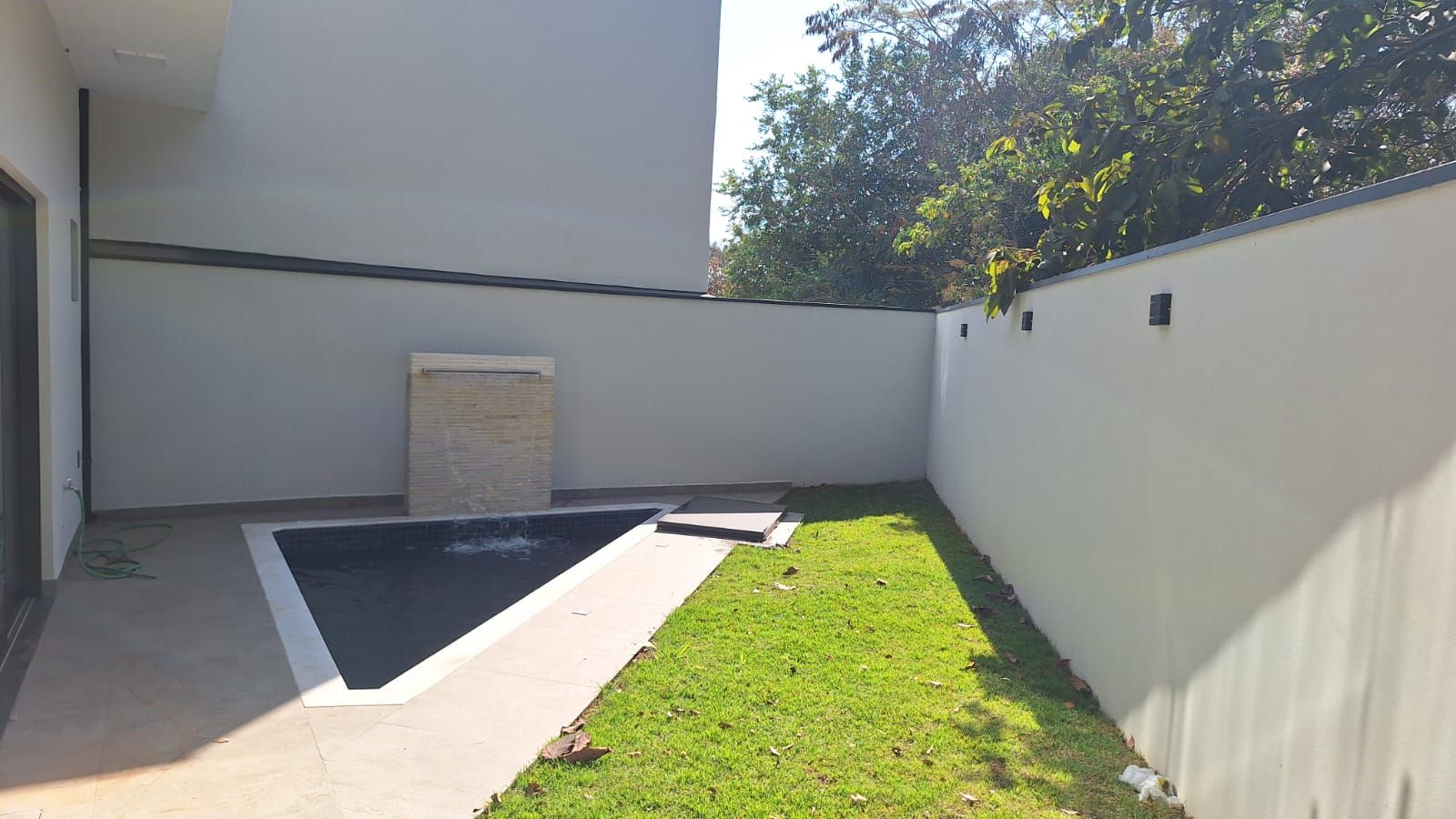 Casa de condomínio à venda no Jardim Guarujá: