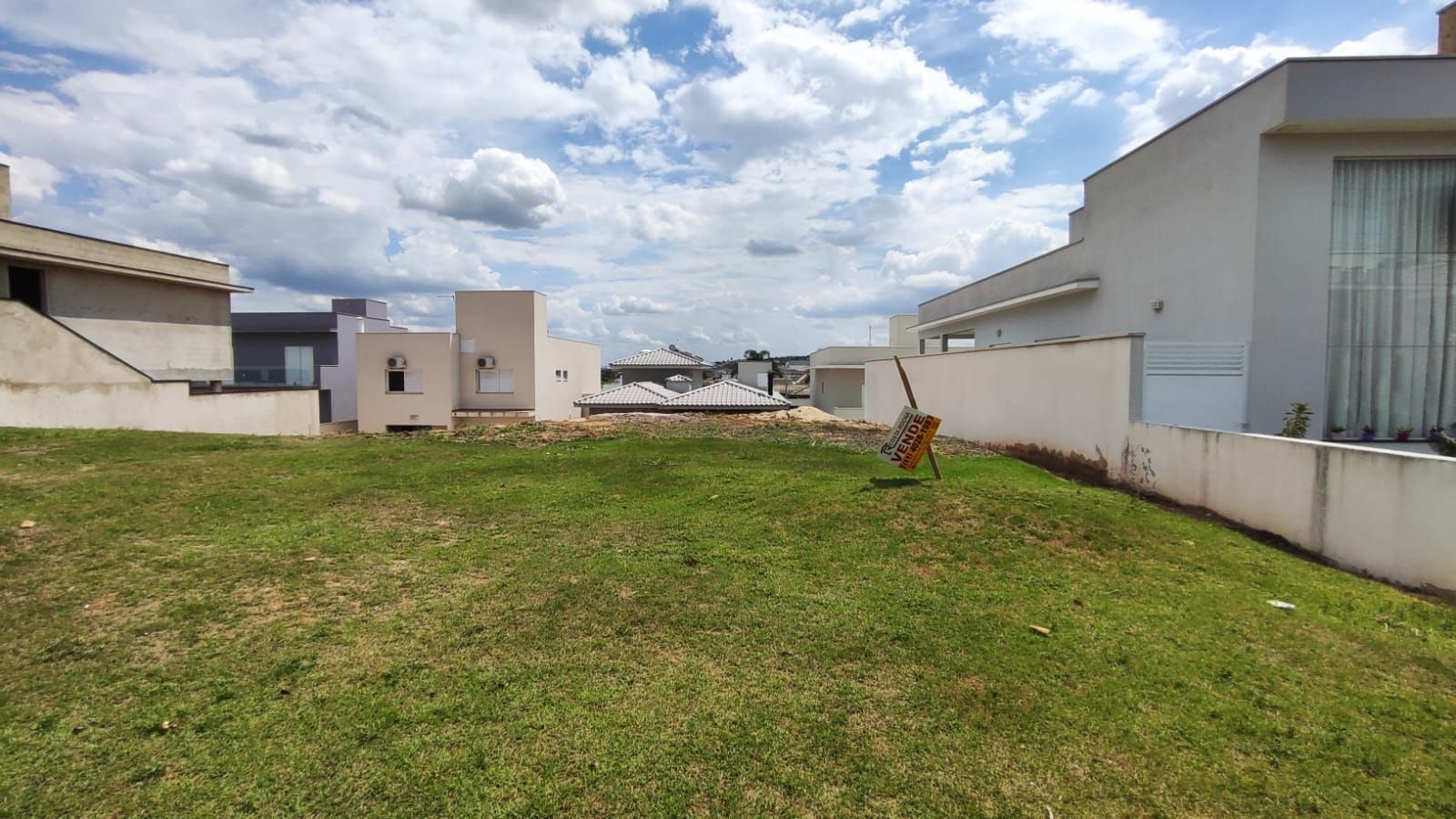 Terreno à Venda no Condomínio Central Parque - Salto/Sp