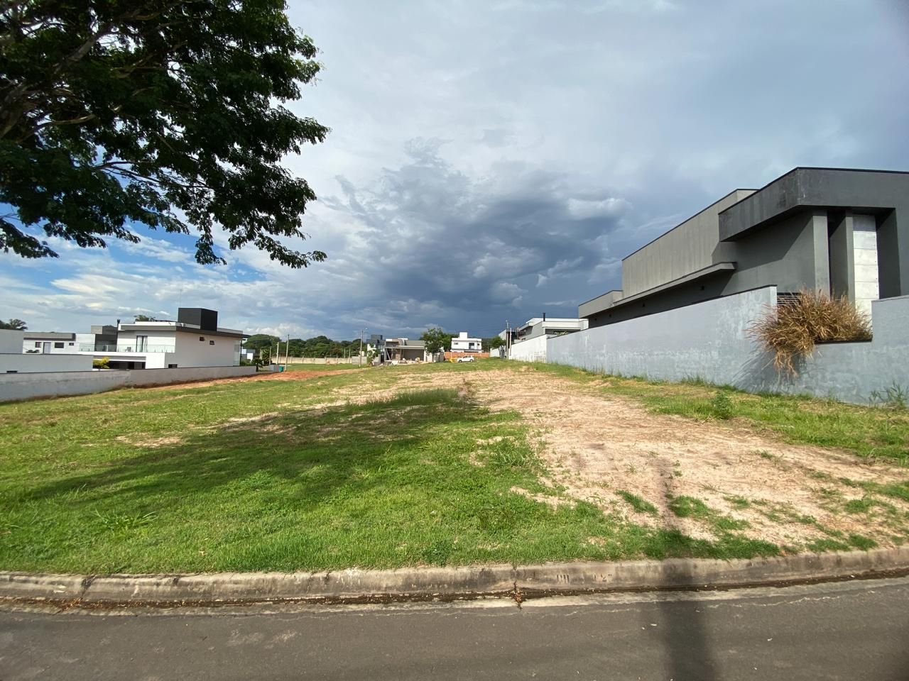 Terreno à Venda no Condominio Portal dos Bandeirantes em Salto/Sp