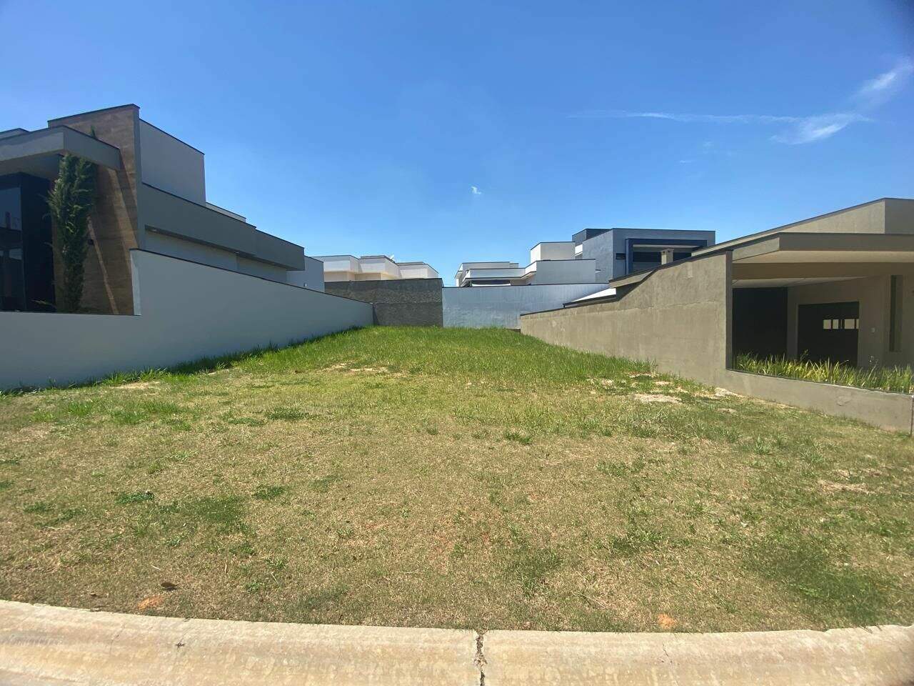 Terreno à Venda no Condomínio Lagos D'icaraí em Salto/Sp