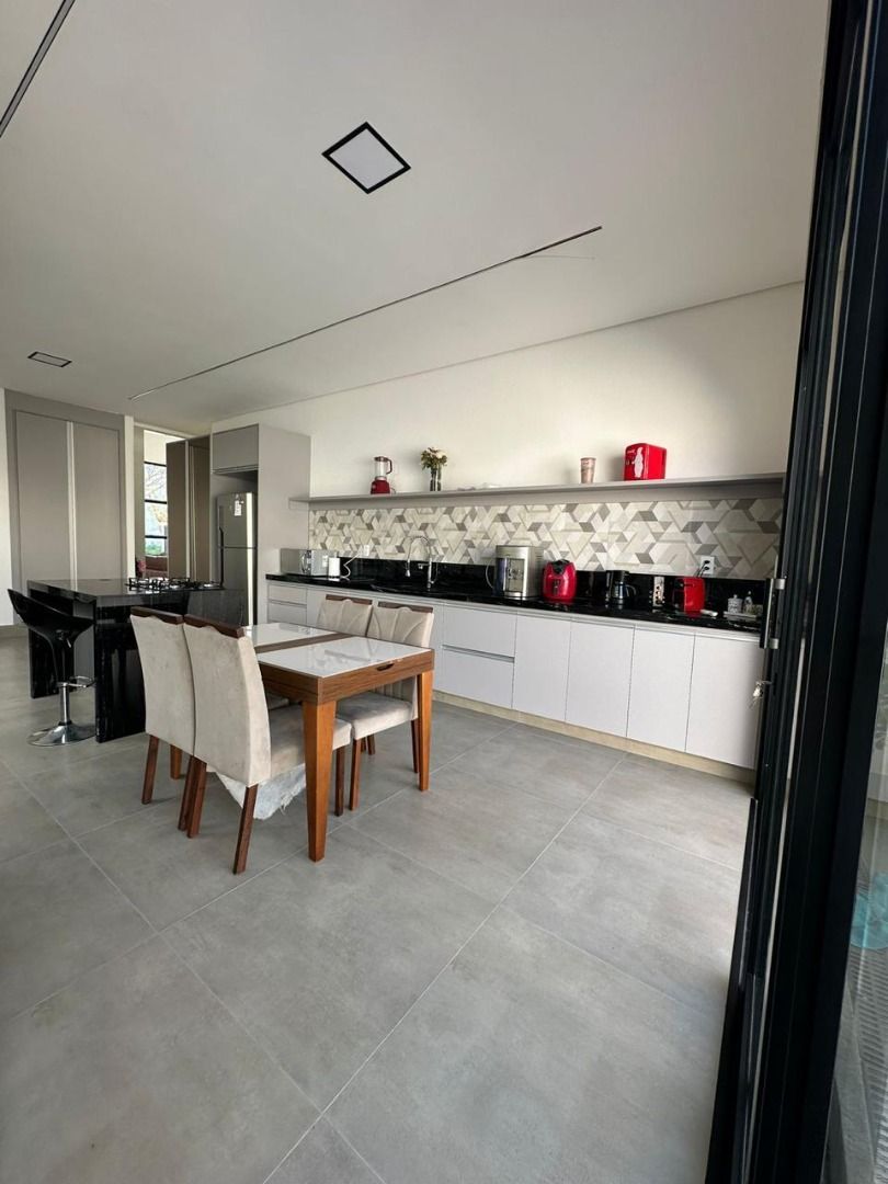 Casa de condomínio à venda no Condomínio Residencial Mont Blanc: