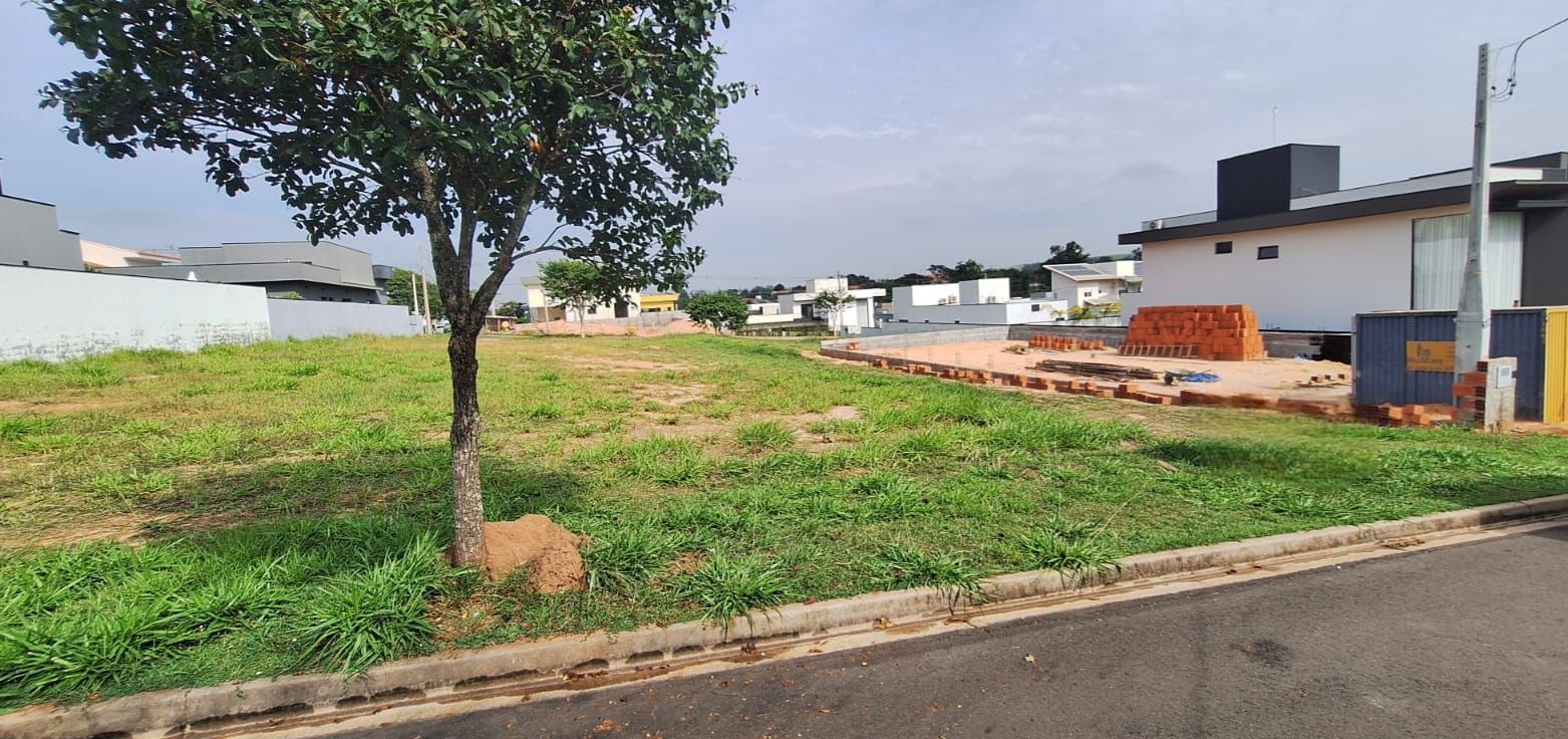 Terreno à Venda no Condomínio Portal dos Bandeirantes em Salto.