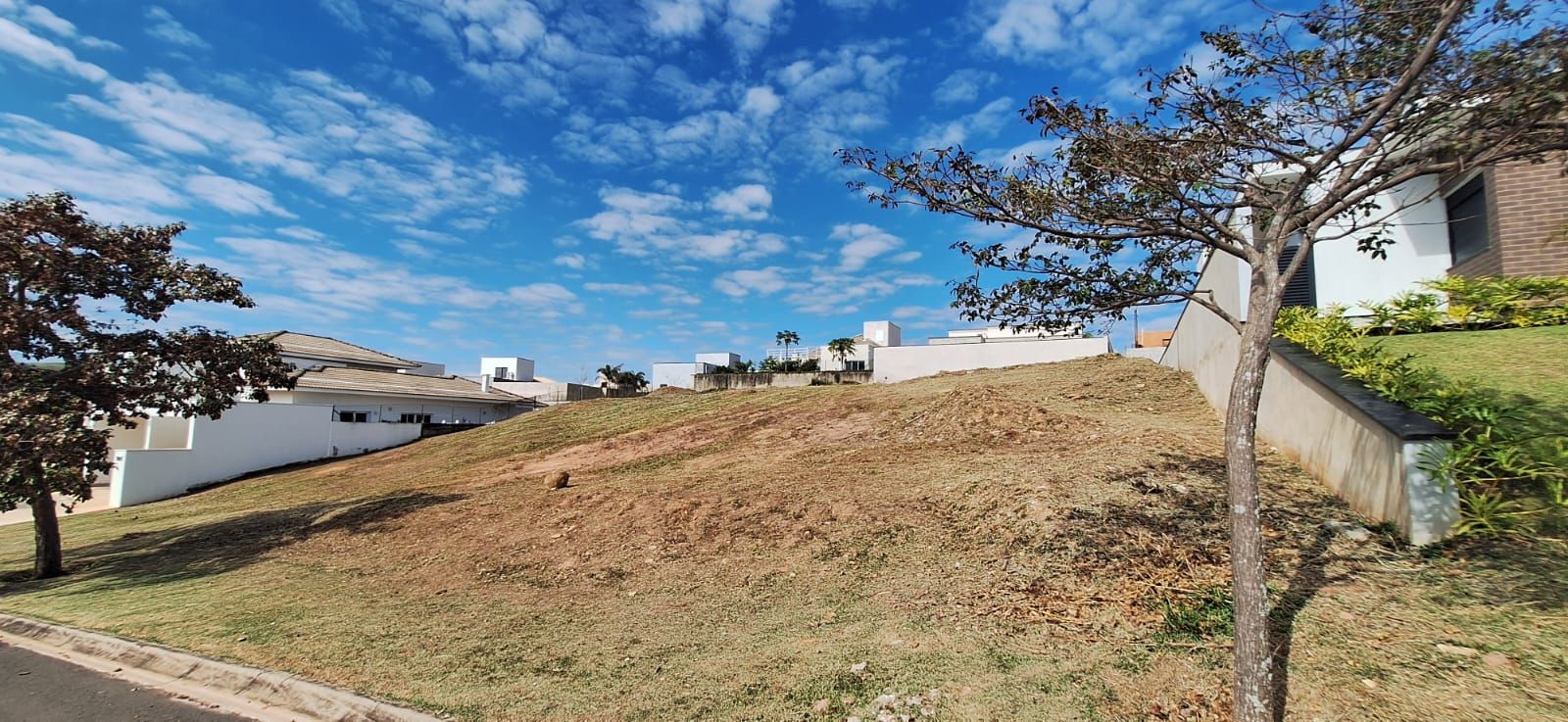 Terreno à Venda no Condomínio Campos de Santo Antônio II em Itu/Sp