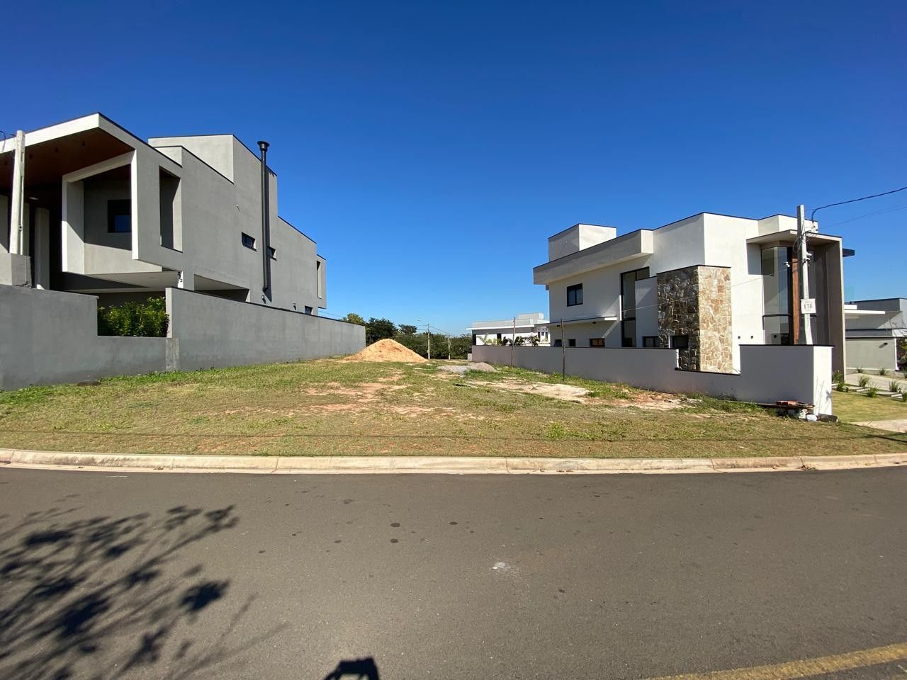 Terreno à Venda no Condominio Portal dos Bandeirantes em Salto/Sp.