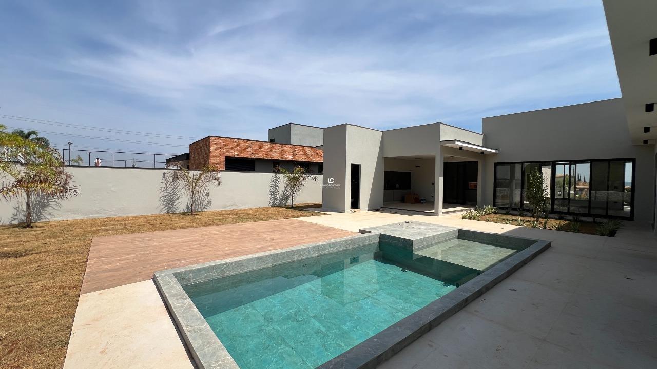 Casa à Venda no Condomínio Campos Santo Antonio II na Cidade de Itu / Sp.