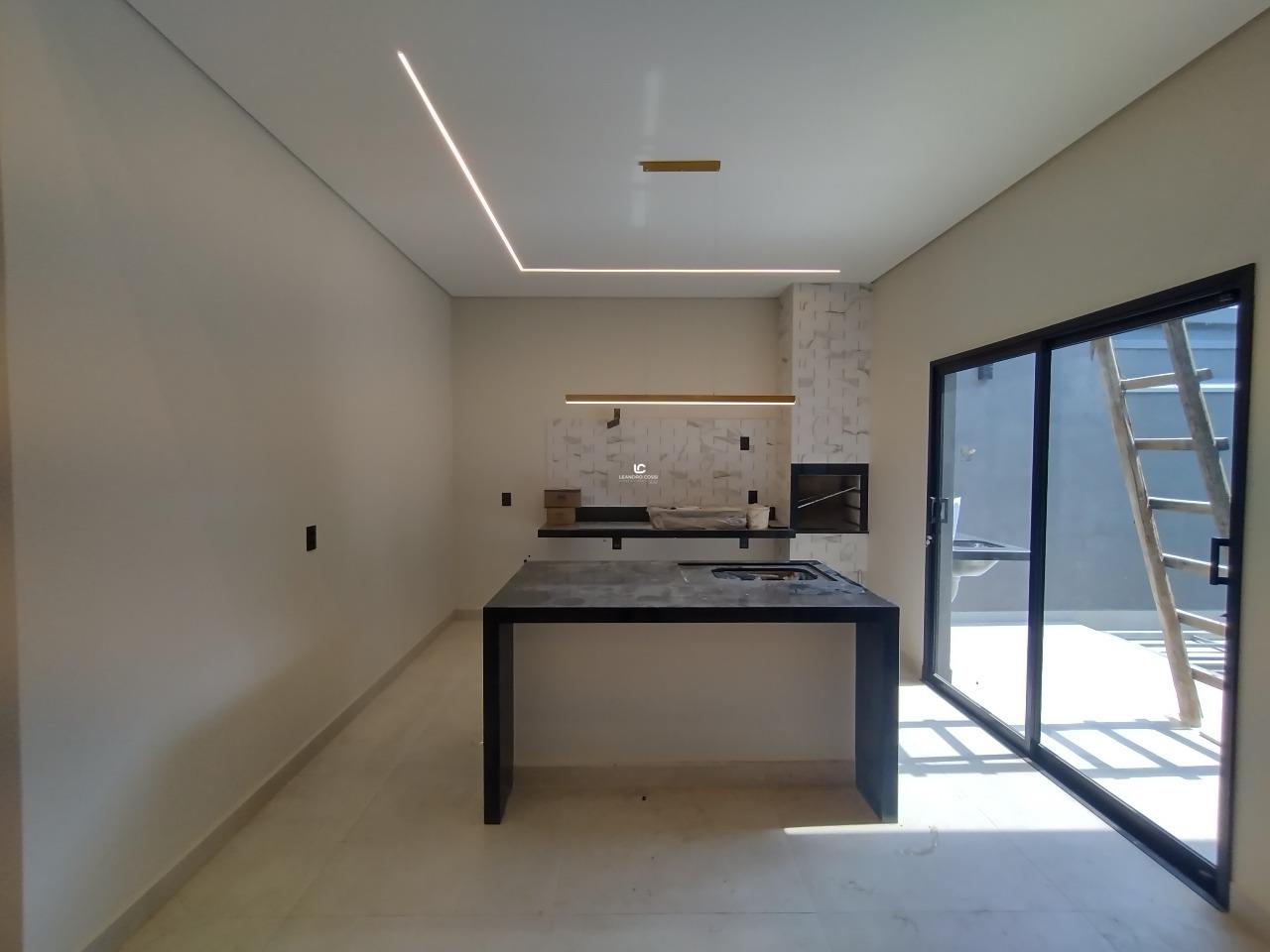 Casa de condomínio à venda no Jardim Guarujá: