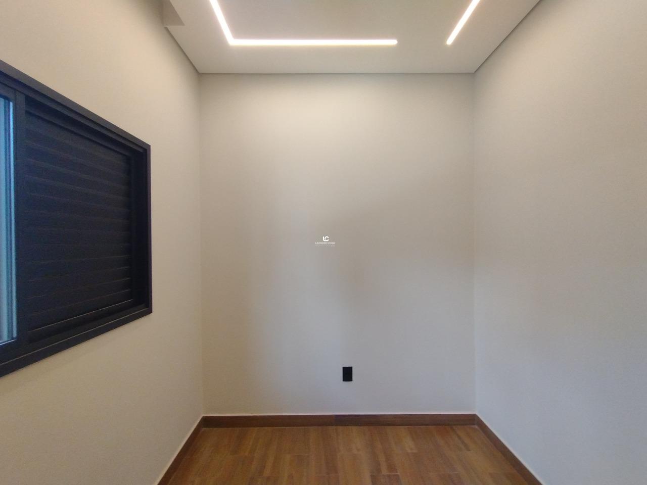 Casa de condomínio à venda no Jardim Guarujá: