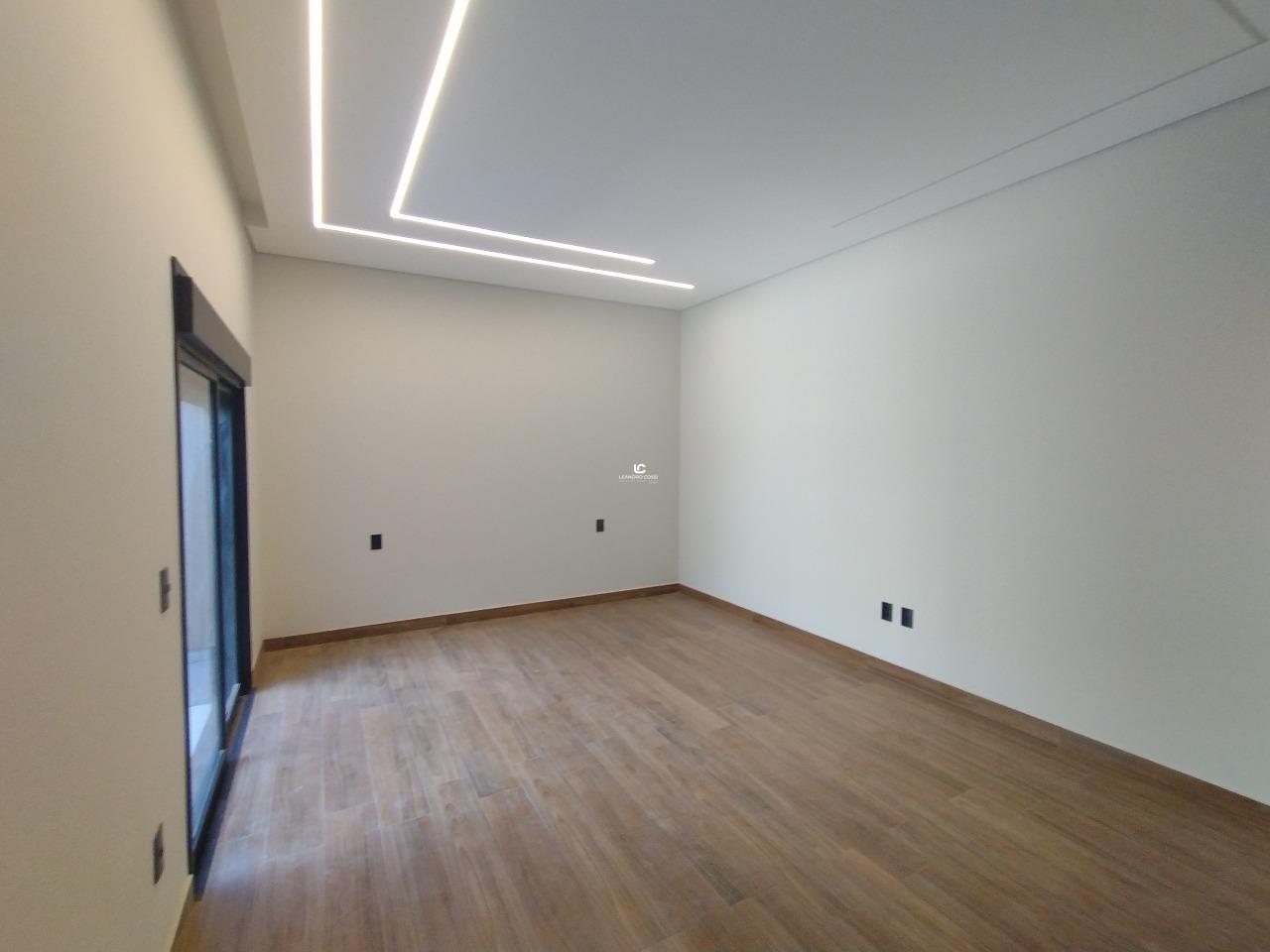 Casa de condomínio à venda no Jardim Guarujá: