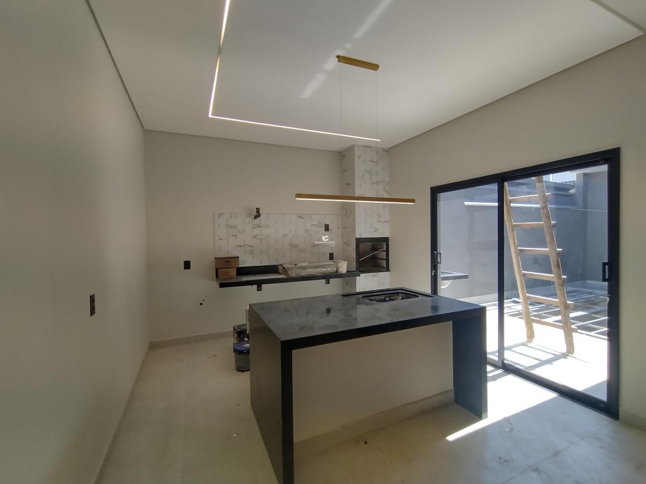 Casa de condomínio à venda no Jardim Guarujá: