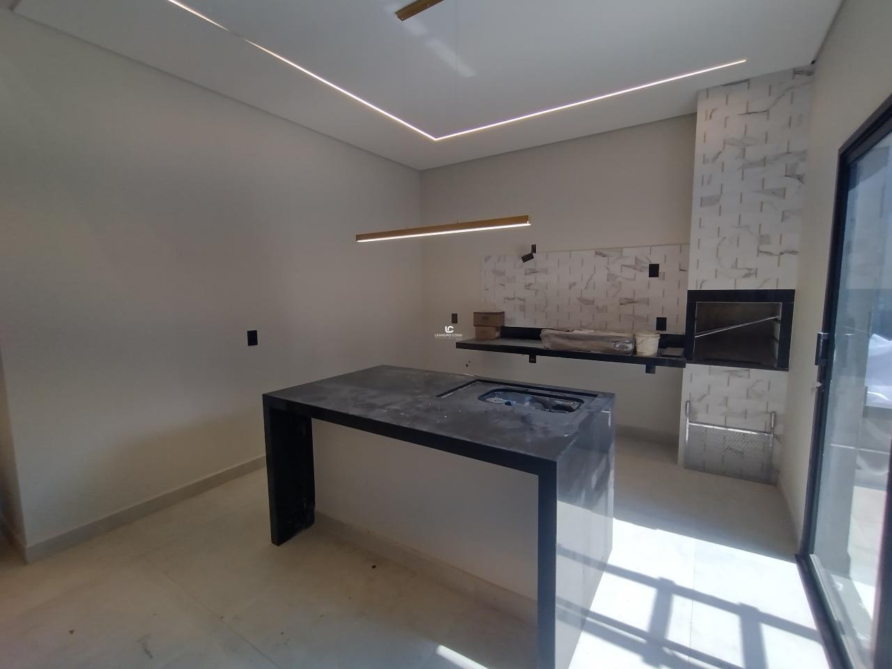 Casa de condomínio à venda no Jardim Guarujá: