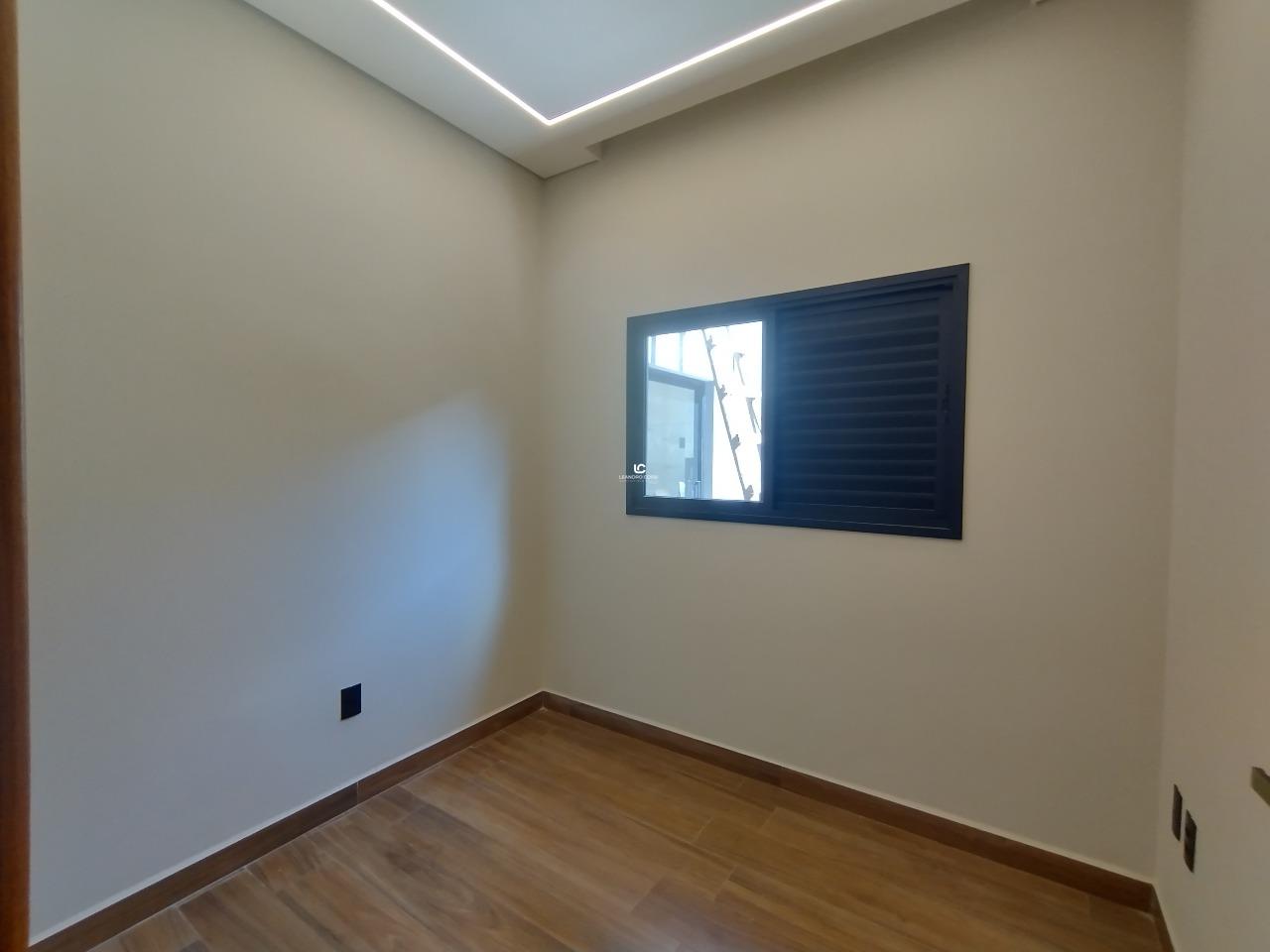 Casa de condomínio à venda no Jardim Guarujá: