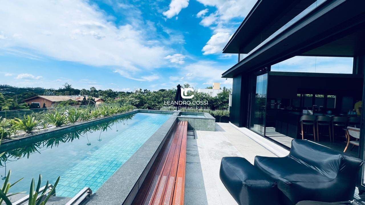 Casa à Venda no Condomínio Villas do Golfe, em Itu.