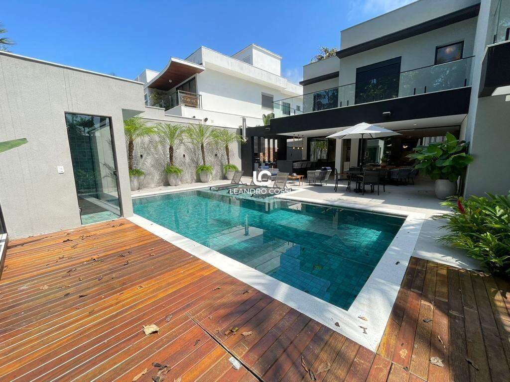 Casa de condomínio à venda no Riviera: