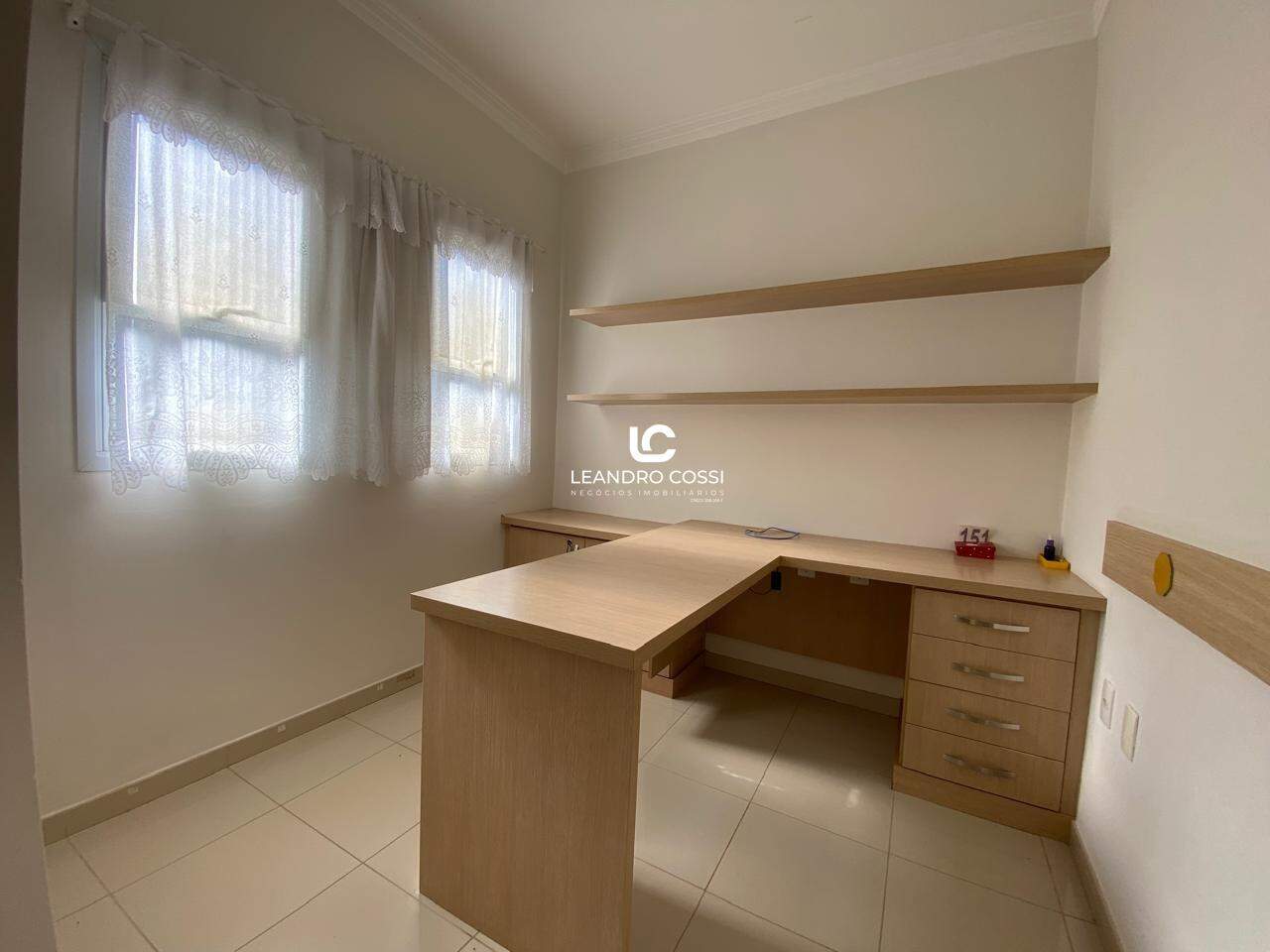 Casa de condomínio à venda no Condomínio Campos de Santo Antônio: 