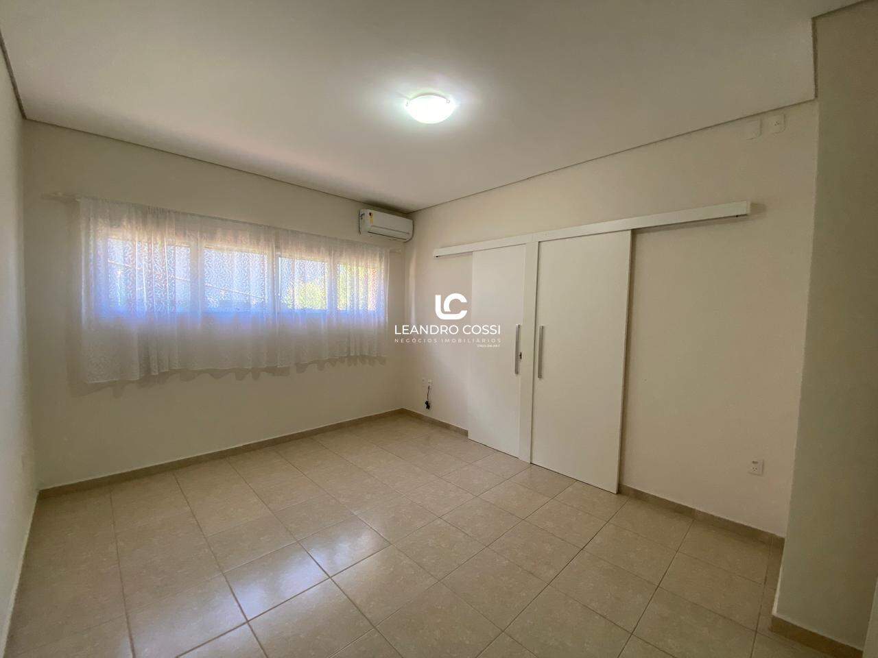 Casa de condomínio à venda no Condomínio Campos de Santo Antônio: 