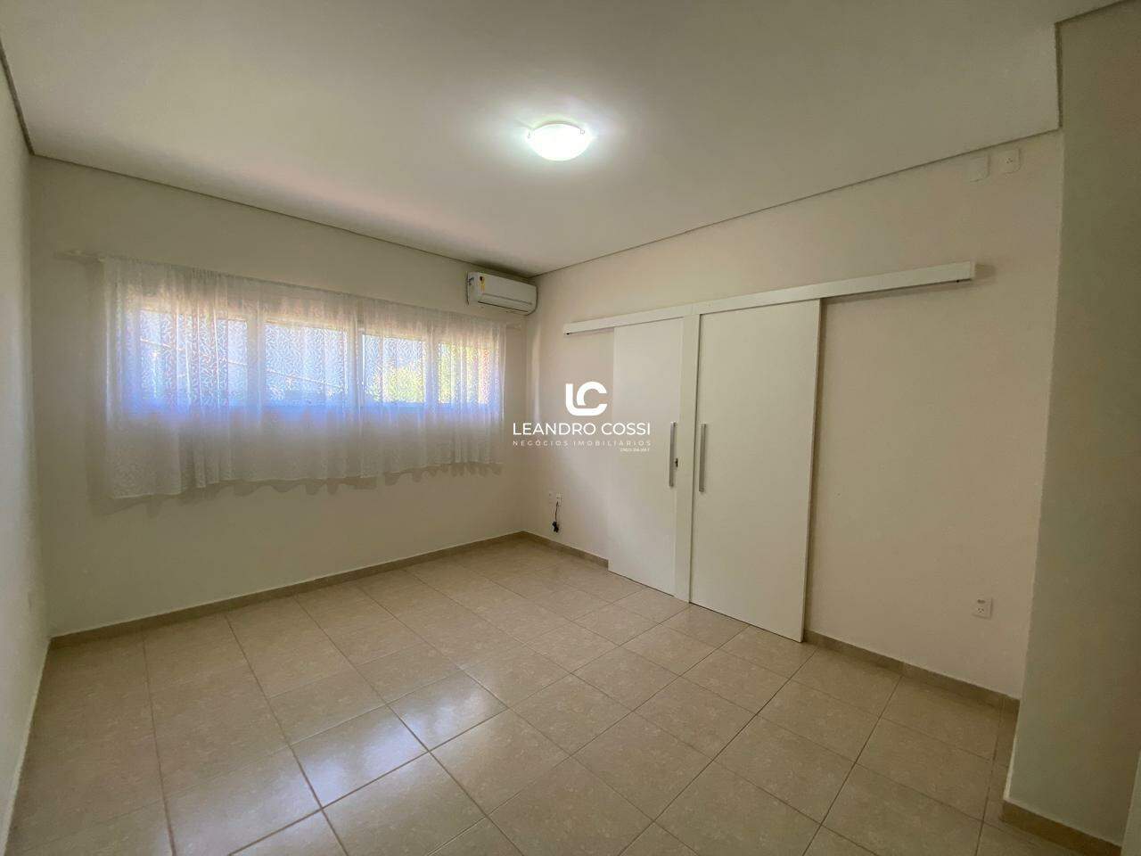 Casa de condomínio à venda no Condomínio Campos de Santo Antônio: 