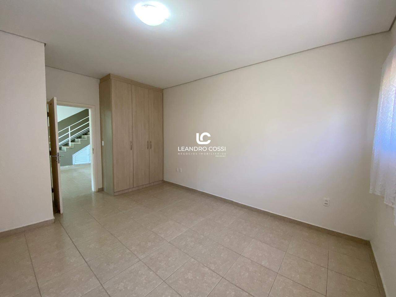 Casa de condomínio à venda no Condomínio Campos de Santo Antônio: 