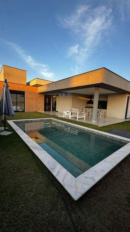 Casa de condomínio à venda no Condomínio Villas do Golfe: 