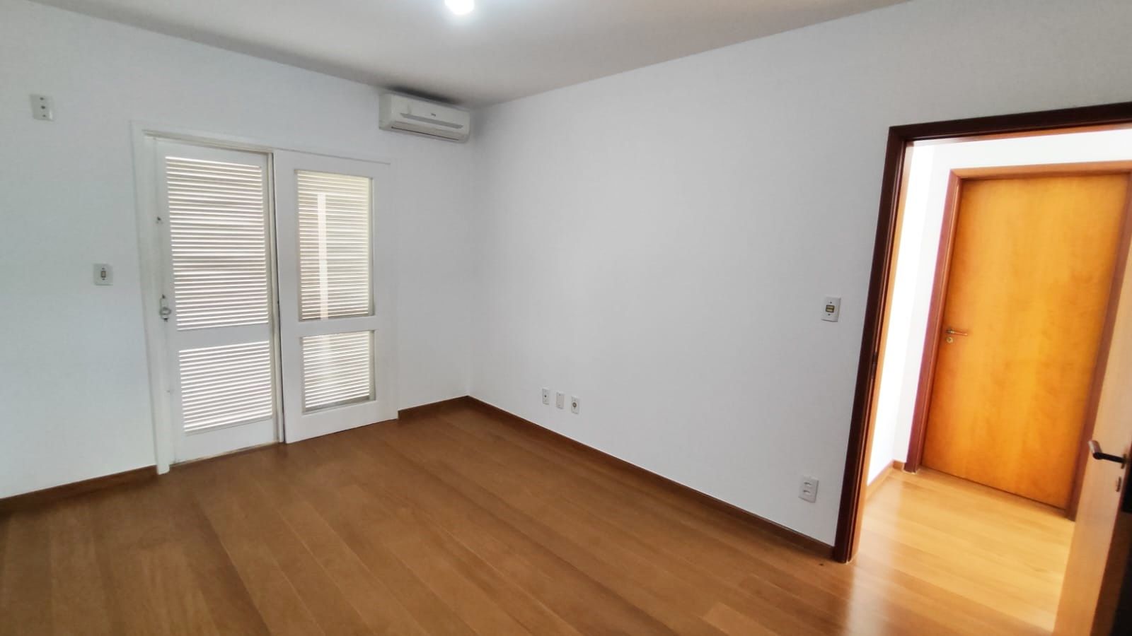 Casa de condomínio à venda no Condomínio Jardim Theodora: