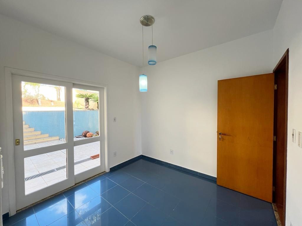 Casa de condomínio à venda no Condomínio Jardim Theodora: