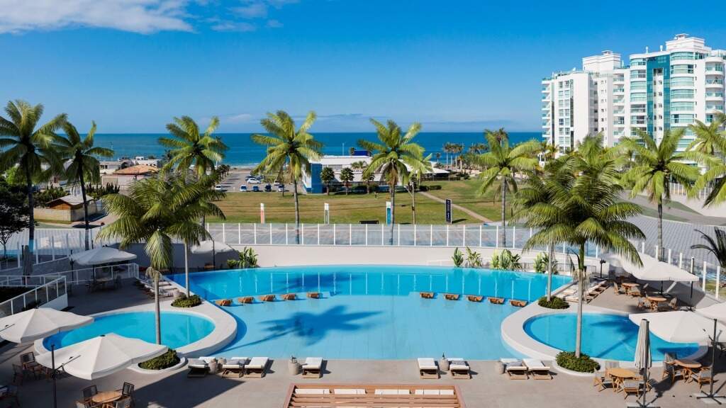 Apartamento com 04 Suítes sendo 01 master no Brava Beach na Praia Brava em Itajaí 