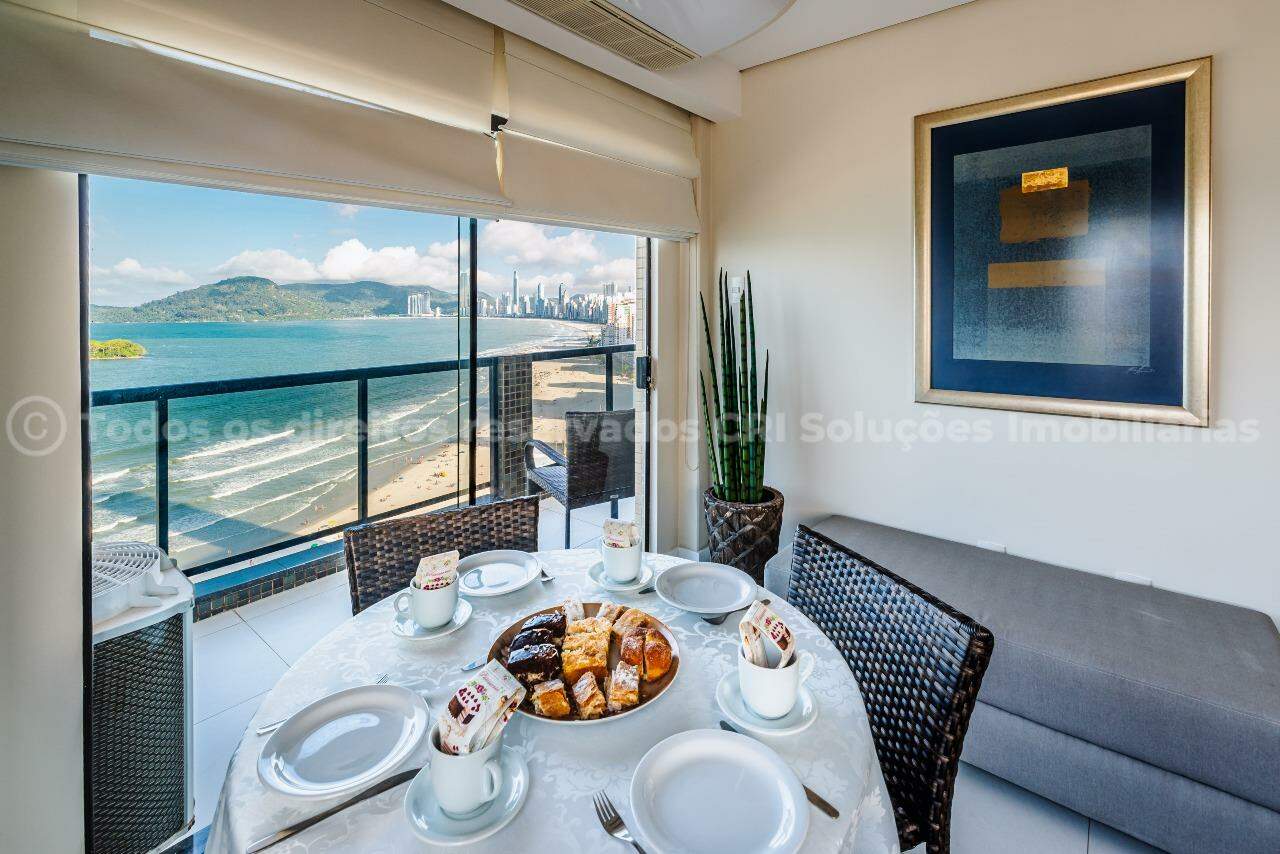 Apartamento Mobiliado Frente Mar com 04 Suítes á venda em Balneário Camboriú no Edifício Concorde