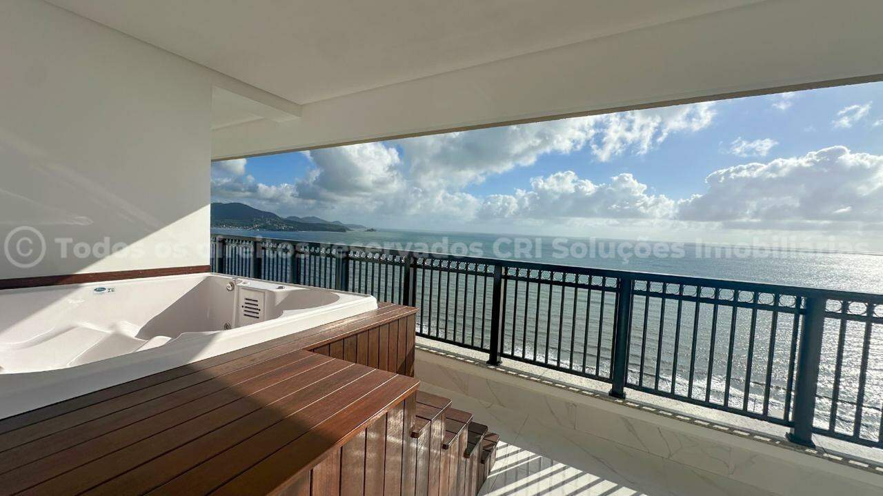 Penthouse com 4 Suítes a venda no Edifício La Martina - Meia Praia 