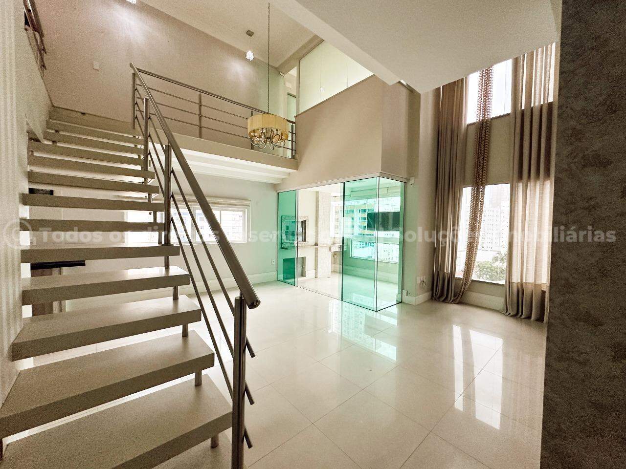 Apartamento a venda no Edifício Innovare com 03 Suítes no Centro de Balneário Camboriú.
