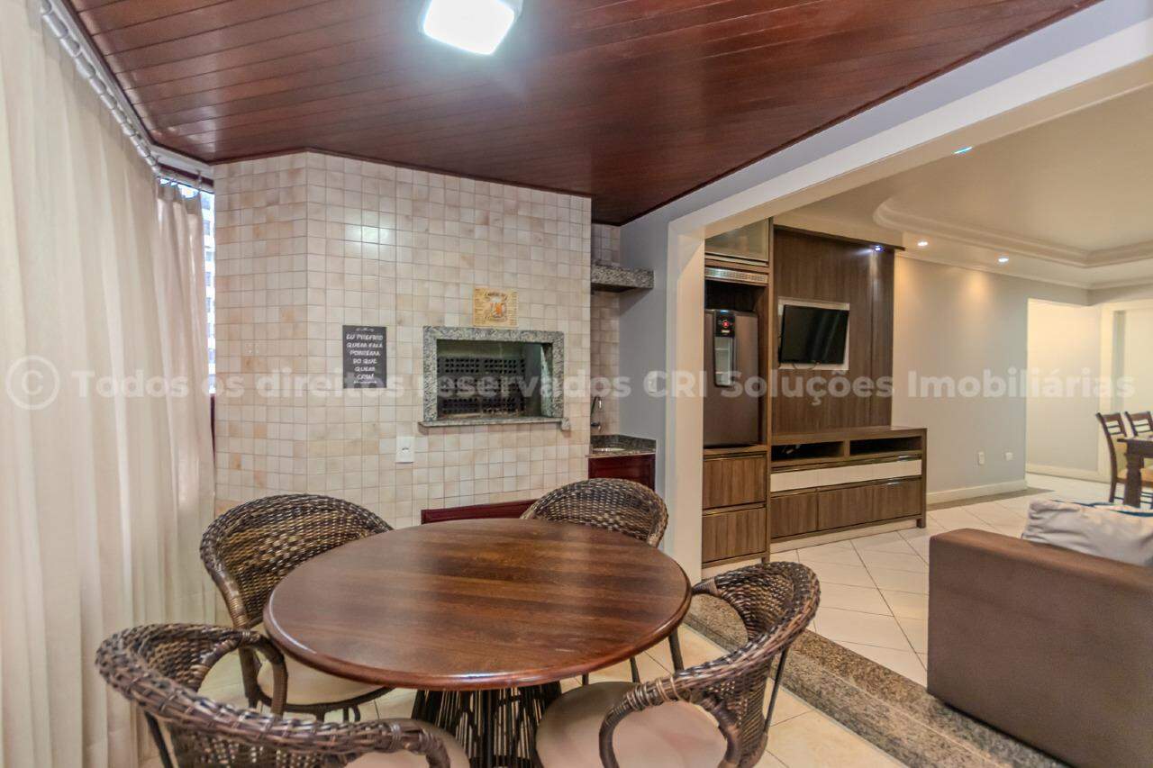 Apartamento Mobiliado com Vista Mar com 03 Dormitórios no Edifício Clermont Ferrand em Balneário Camboriú