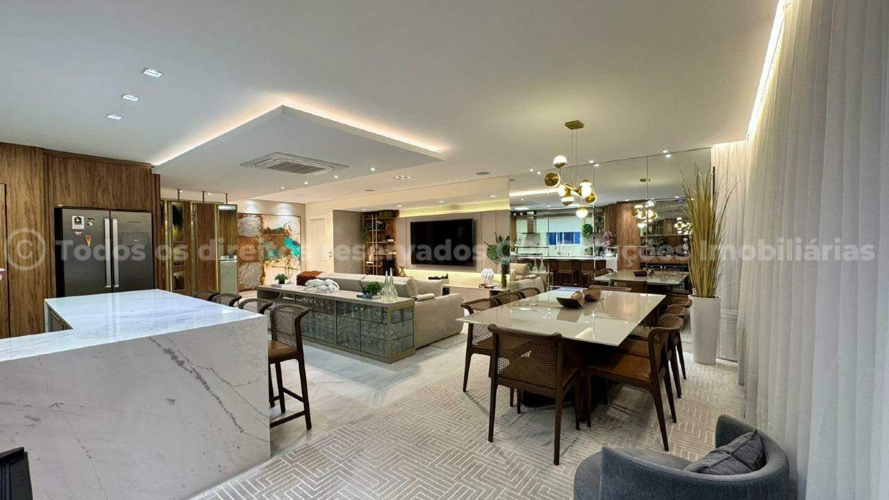 Apartamento à venda no Edifício Ocean Breeze com 03 Suítes Mobiliado no Centro de Balneário Camboriú.