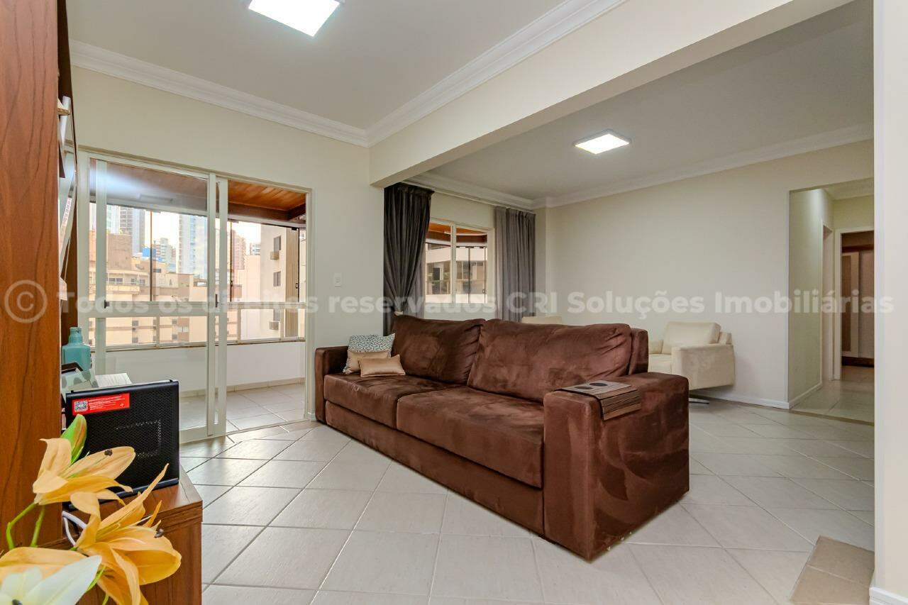 Apartamento Mobiliado com 03 Dormitórios á venda no Edifício Dom Maurício em Balneário Camboriú